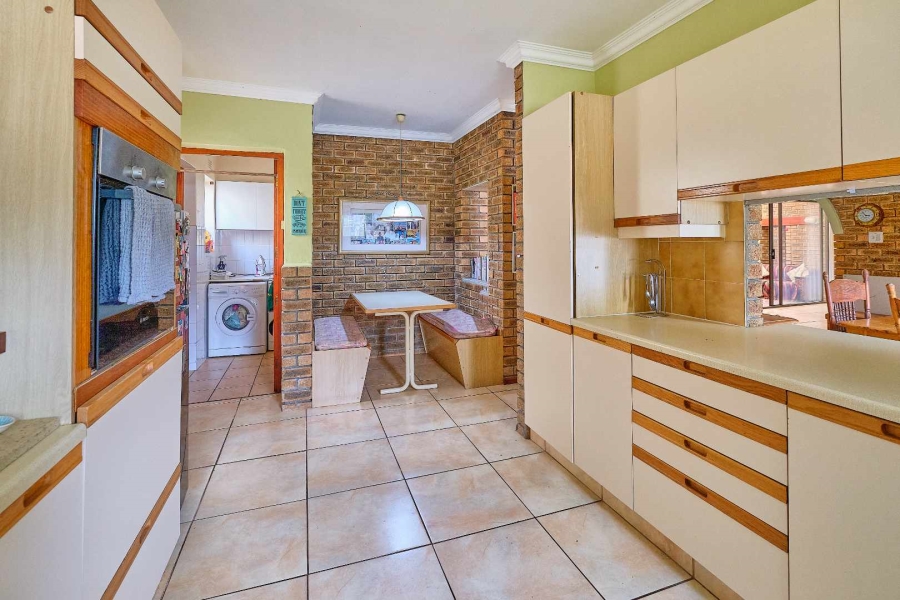 5 Bedroom Property for Sale in Flamingo Vlei Western Cape